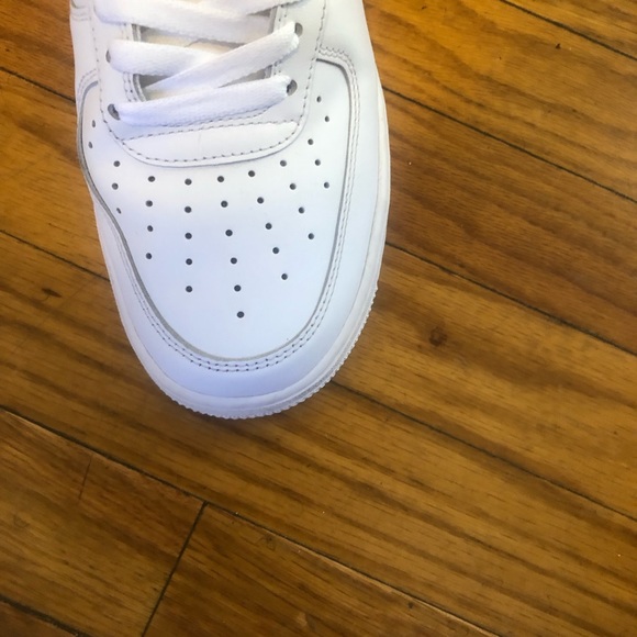 White Nike Air Force 1 - Picture 3 of 8